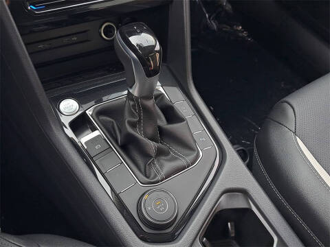 2025 Volkswagen Taos SEL 4Motion