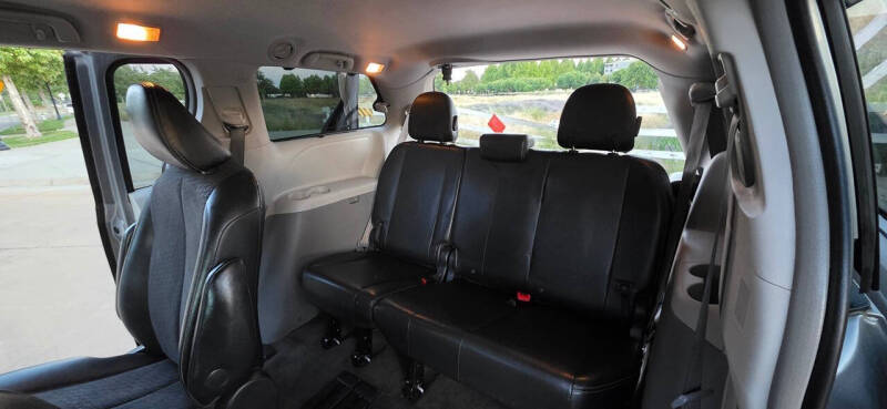 2013 Toyota Sienna SE 8-Passenger
