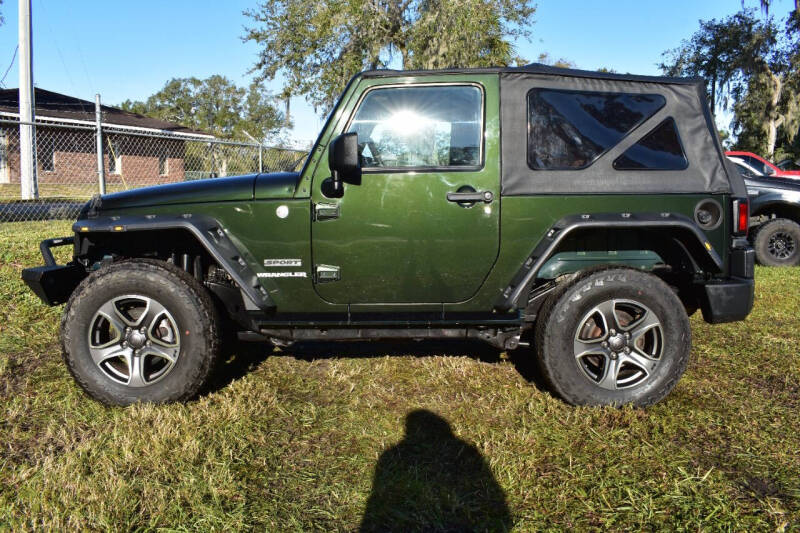 2011 Jeep Wrangler null photo 2