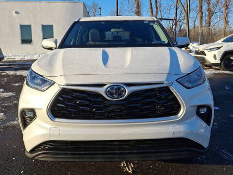 2020 Toyota Highlander LE