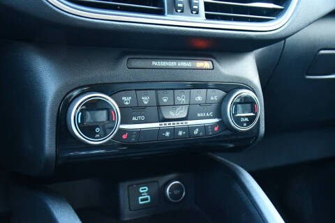 2021 Ford Escape Hybrid Titanium