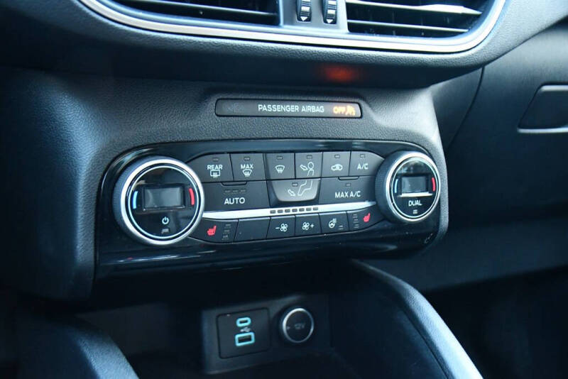 2021 Ford Escape Hybrid Titanium