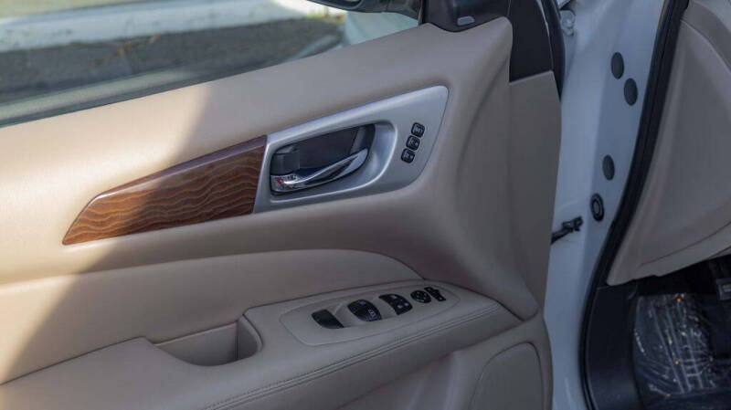 2020 Nissan Pathfinder Platinum