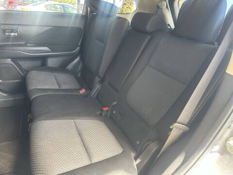 2017 Mitsubishi Outlander ES