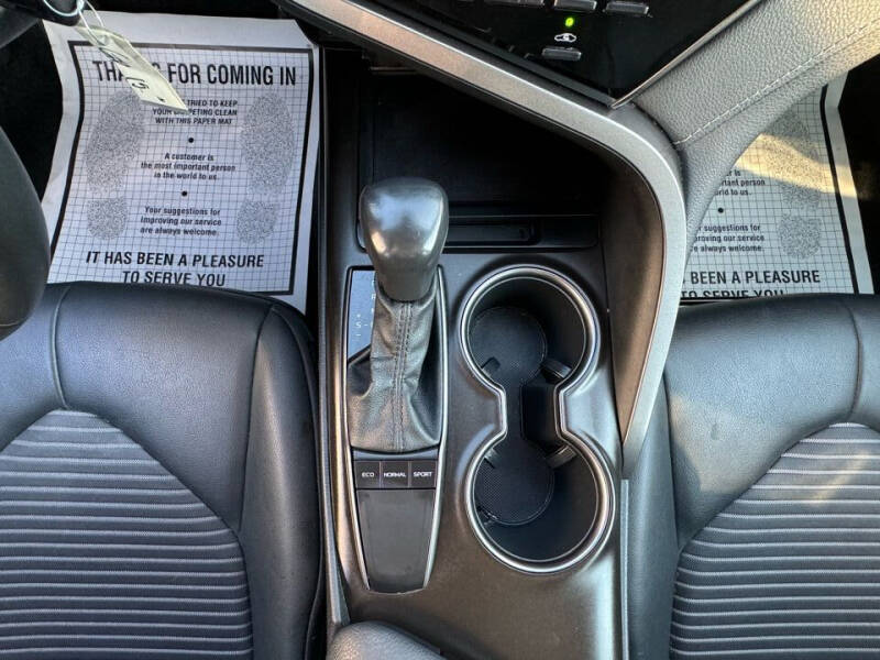 2022 Toyota Camry SE