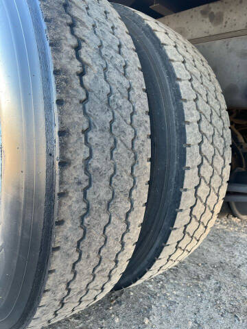 2012 Freightliner M2 106