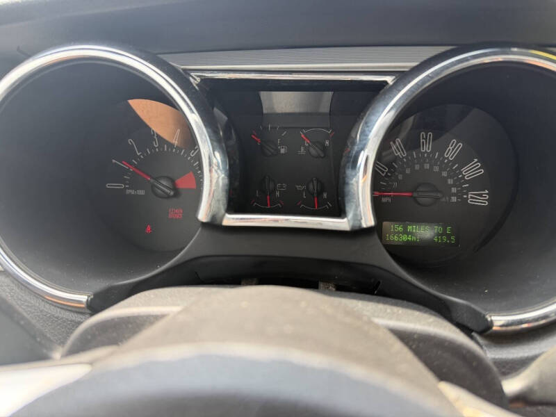2005 Ford Mustang V6 Deluxe