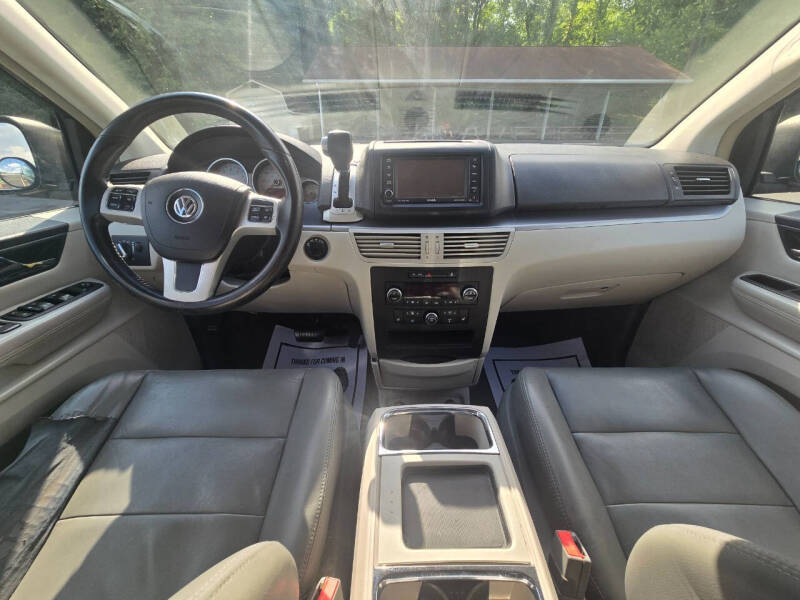 2011 Volkswagen Routan SEL