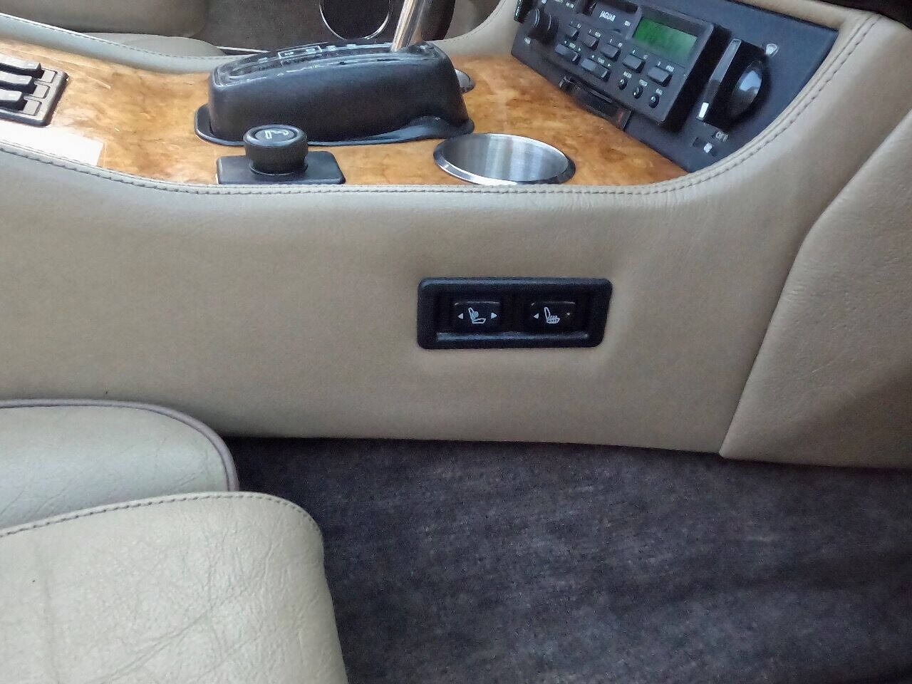 1991 Jaguar XJ-Series 25