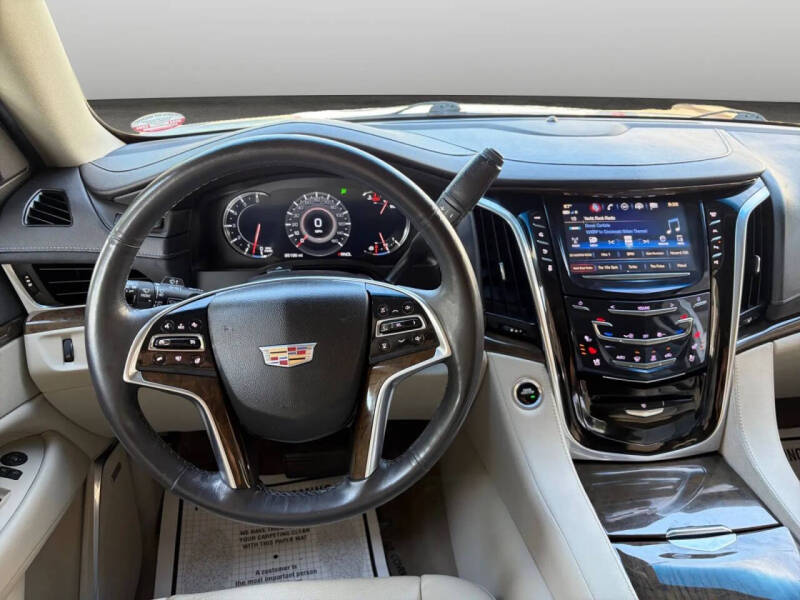 2018 Cadillac Escalade Luxury