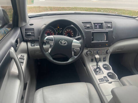 2011 Toyota Highlander SE