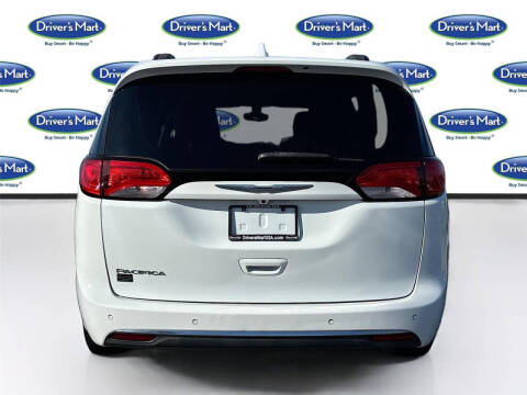 2017 Chrysler Pacifica Touring-L