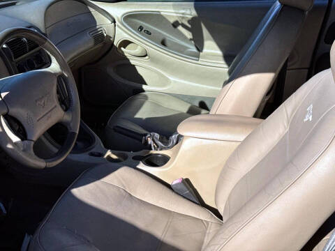 2004 Ford Mustang Deluxe