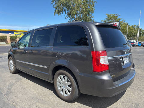 2016 Chrysler Town and Country Touring