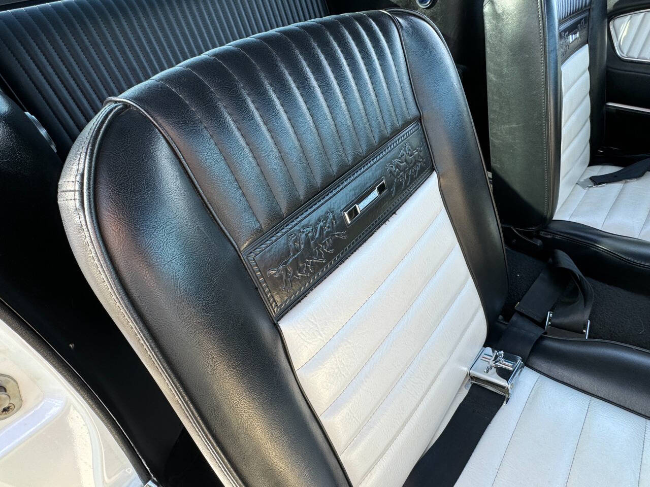 1965 Ford Mustang 48