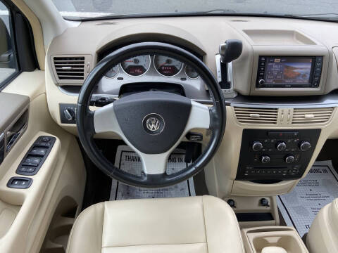 2010 Volkswagen Routan SE