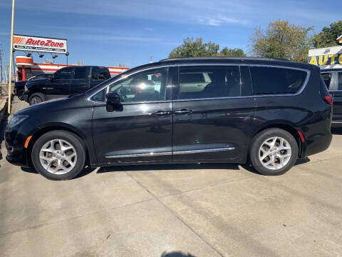2017 Chrysler Pacifica Touring-L