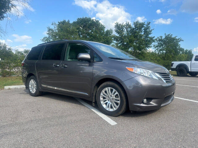 2017 Toyota Sienna XLE Premium 8-Passenger