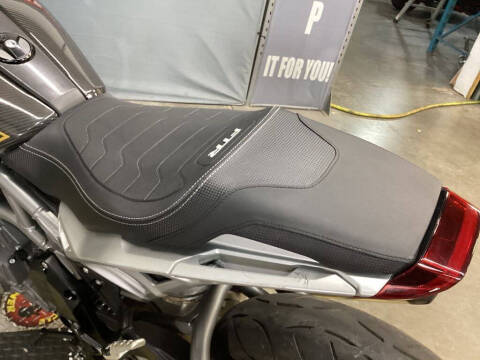 2023 Indian FTR R Carbon Carbon Fiber