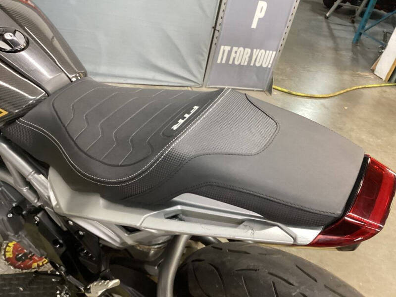 2023 Indian FTR R Carbon Carbon Fiber