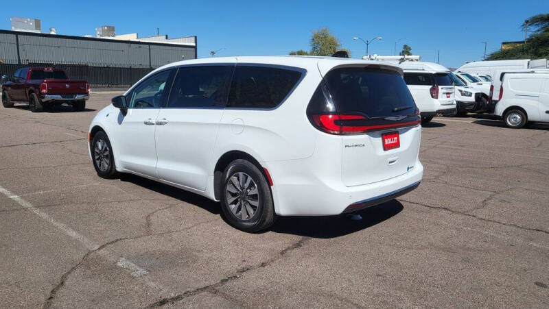 2024 Chrysler Pacifica Plug-In Hybrid Select