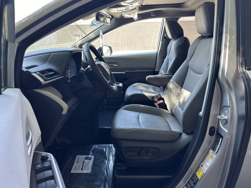 2024 Toyota Sienna XLE 8-Passenger