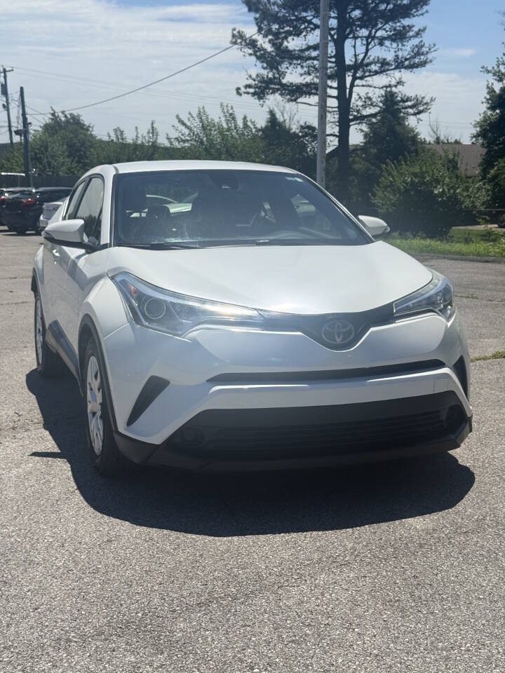 White 2019 Toyota C-HR XLE XLE 4dr Crossover 1