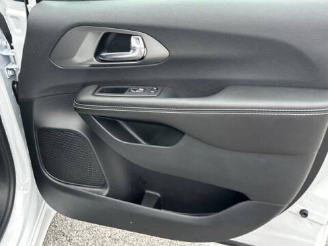 2026 Chrysler Voyager LX