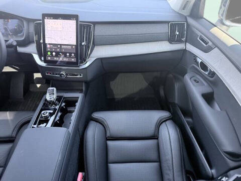 2025 Volvo XC90 T8 Ultra Bright Theme 6P