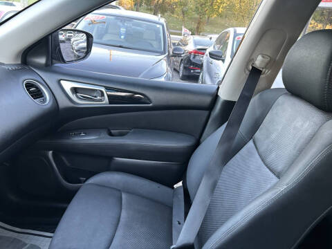 2017 Nissan Pathfinder SV