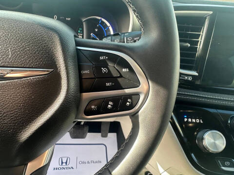 2023 Chrysler Pacifica Plug-In Hybrid Touring L