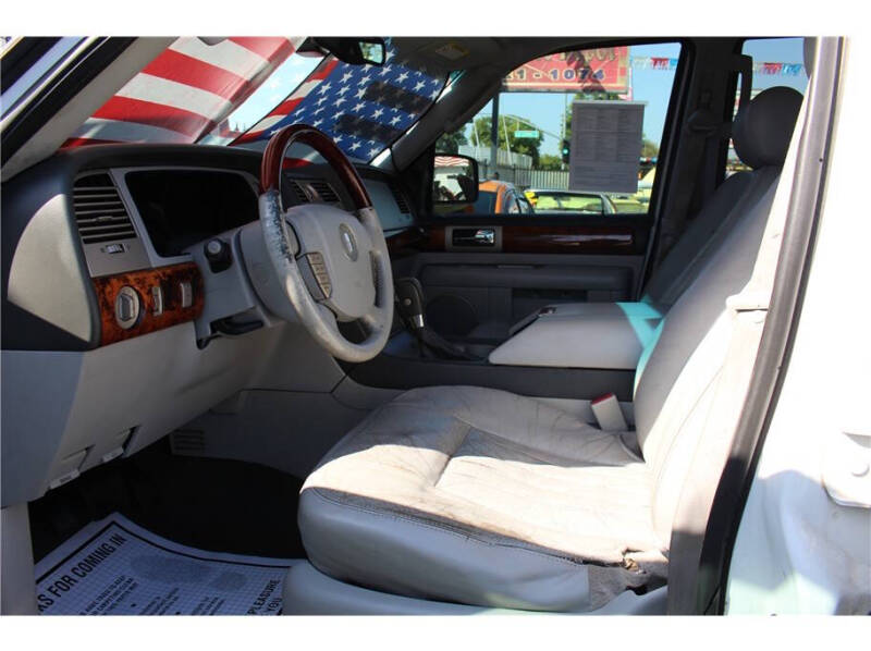 2004 Lincoln Navigator Luxury