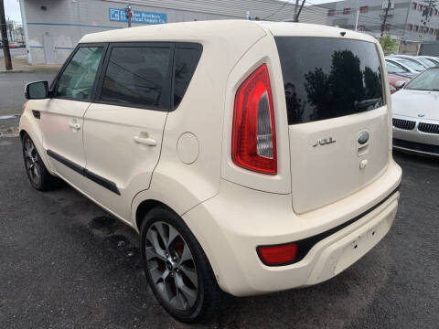 2013 Kia Soul +