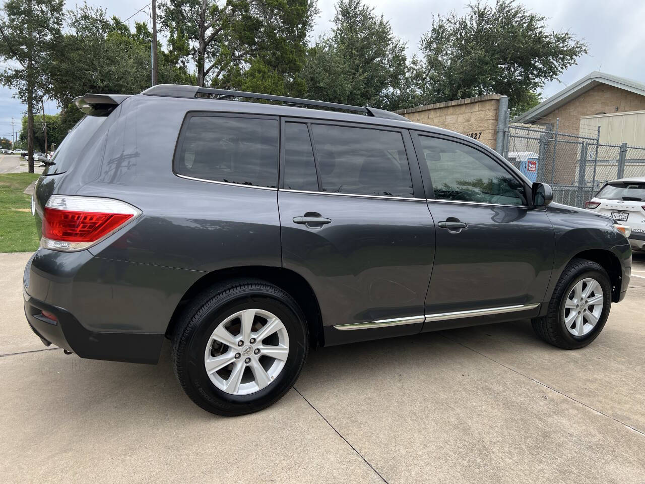 Used Car 2013 Toyota Highlander  Plus 4dr Suv (2.7l L4) For Sale Under $12,000 In Austin, Texas