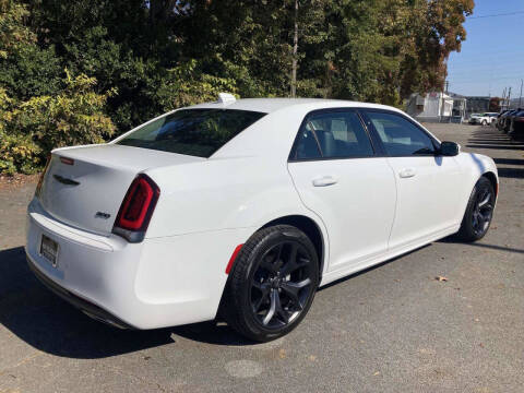 2023 Chrysler 300 Touring L