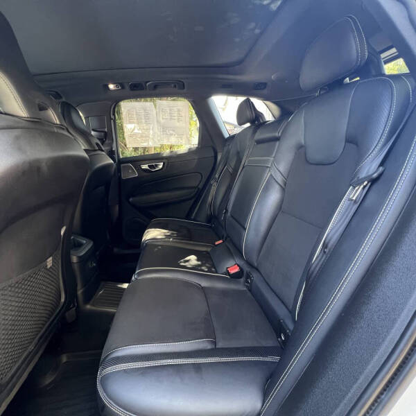 2019 Volvo XC60 T8 eAWD R-Design