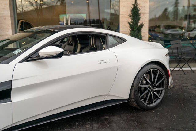 2020 Aston Martin Vantage 38