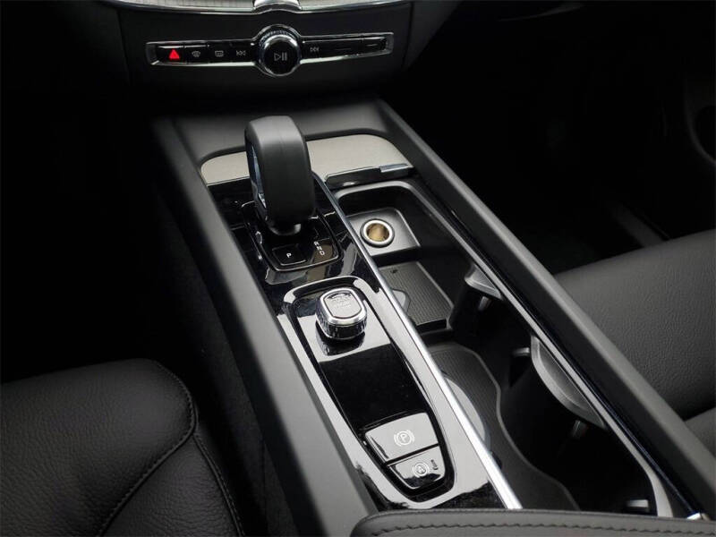 2025 Volvo XC60 B5 Plus Dark Theme