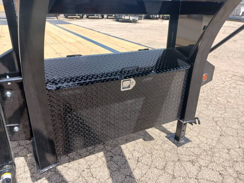 2026 PJ Trailers LD 32' Gooseneck