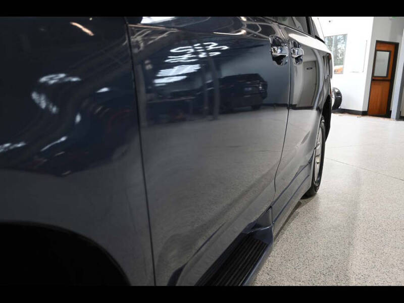2013 Toyota Sienna LE Mobility 7-Passenger