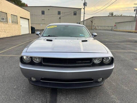 2014 Dodge Challenger SXT Plus