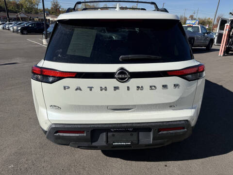 2022 Nissan Pathfinder SV