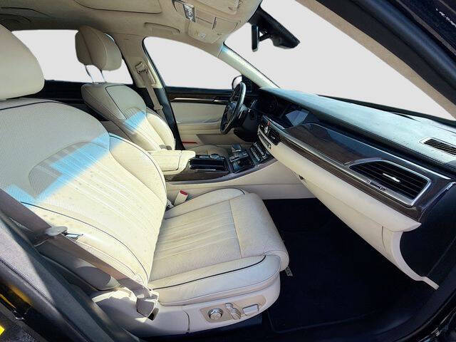 2017 Genesis G90