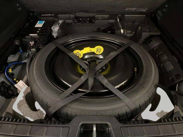 2025 Volvo XC60 B5 Core Dark Theme