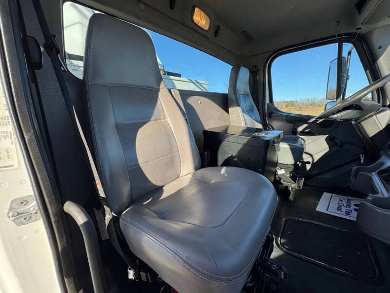 2012 Freightliner M2 106