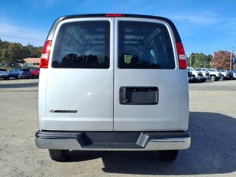 2025 Chevrolet Express 2500