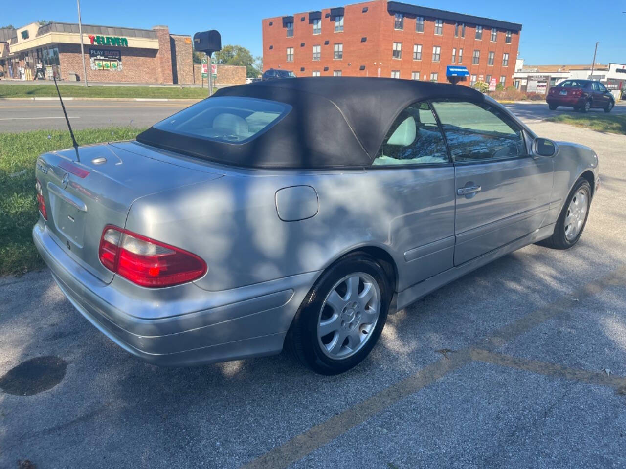 2000 Mercedes-Benz CLK for sale at Villa Park Cars in Oakbrook Terrace , IL