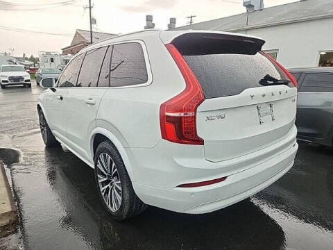 2022 Volvo XC90 T5 Momentum