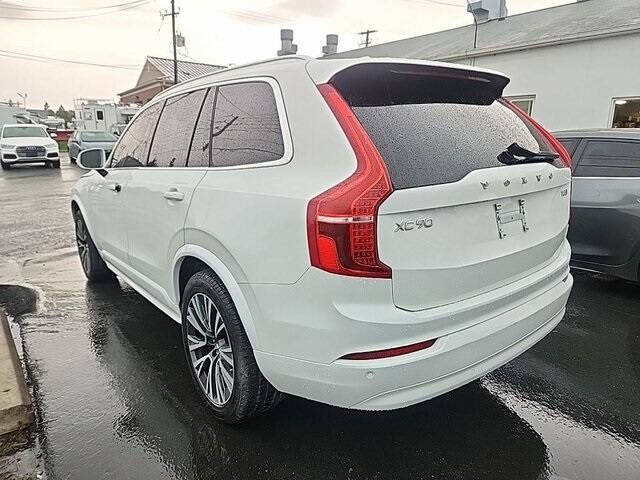 2022 Volvo XC90 T5 Momentum