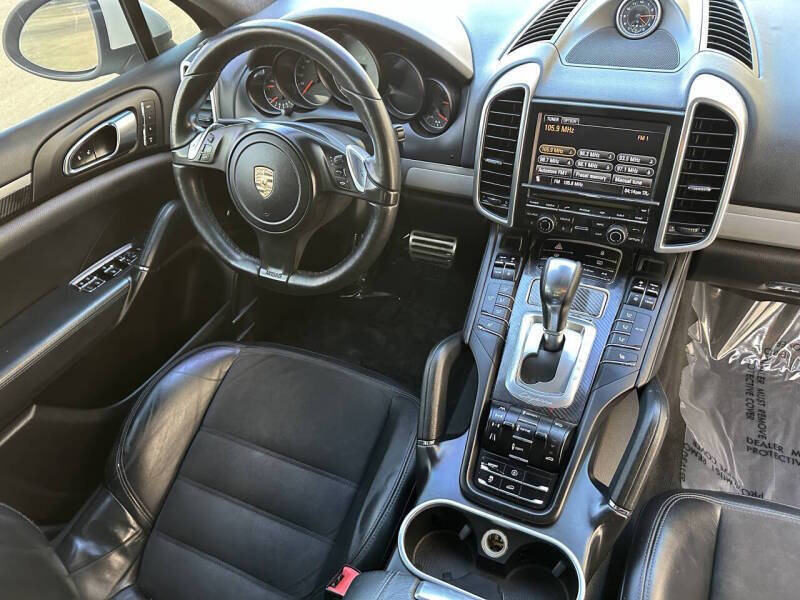 2013 Porsche Cayenne GTS